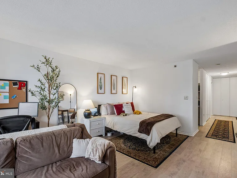 2020 Walnut St #12F — Photo 3