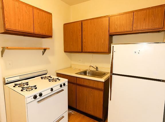 2nd image of 628.5 W Barry Ave #3N