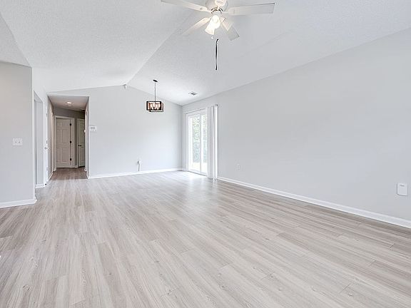 4th image of 208 Mulberry Way