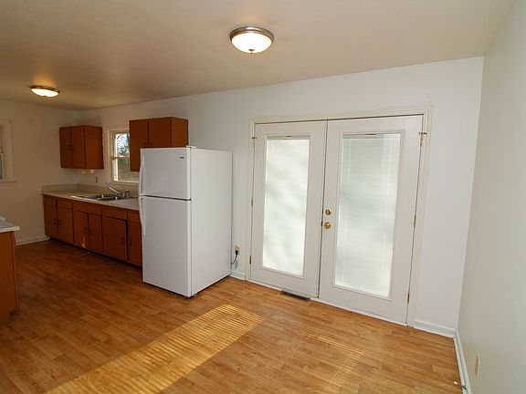 5th image of 228 Aurora Dr