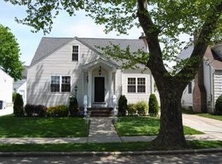 113 Collins Ave, Williston Park, NY 11596