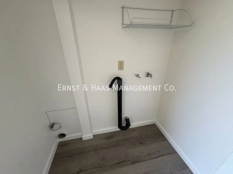 926 Newport Ave — Photo 15