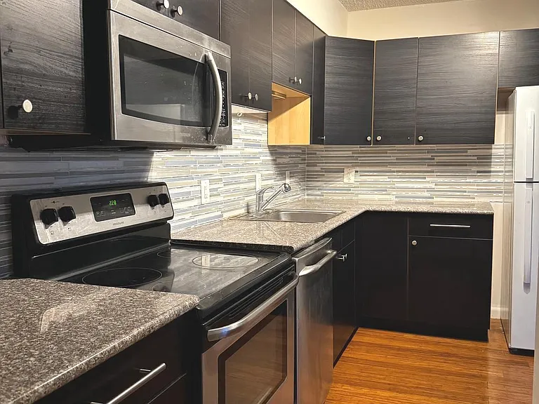 2141 P St NW #705 — Photo 2