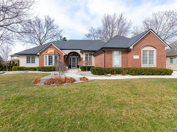 11215 Wilshire Dr, Shelby Township, MI 48315