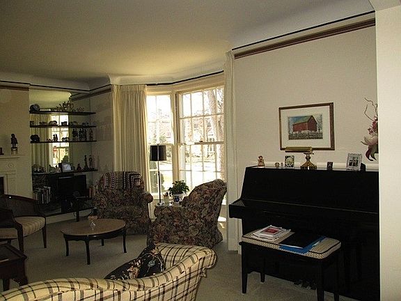 4th image of 6251 N Le Mai Ave