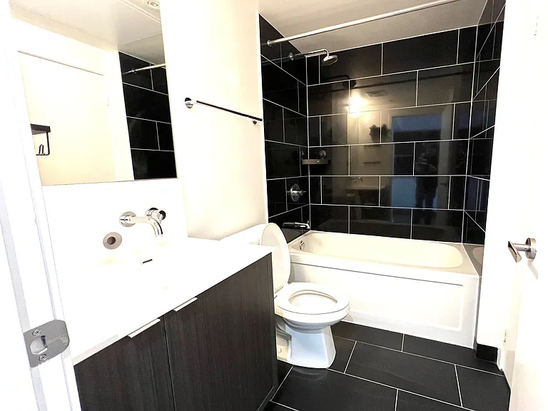 100 Harbour St #4203 — Photo 7