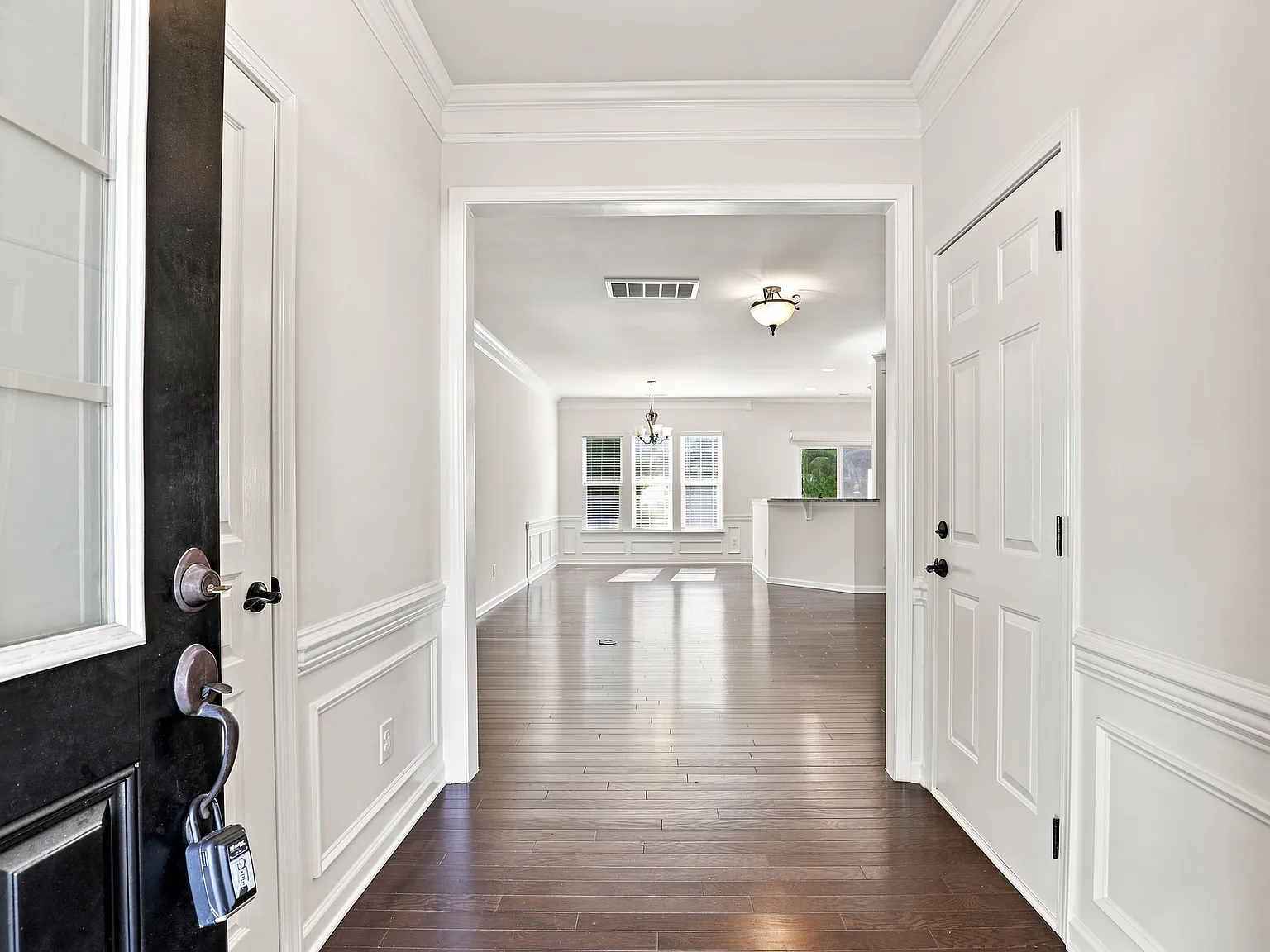 3 bed, 2.5 bath, 1622 sqft, $2,395 — Photo 2