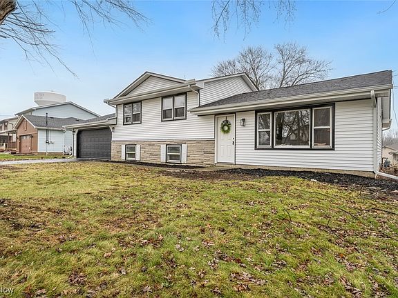 3rd image of 3375 Darbyshire Dr