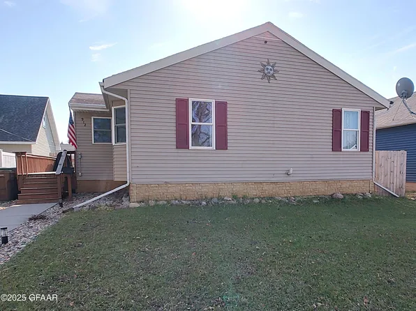 912 2nd Ave NE, East Grand Forks, MN 56721