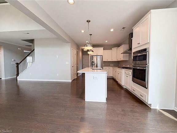 2nd image of 801 Blue Moon Ct