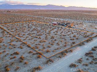 1 Sandstone Rd, Phelan, CA 92371