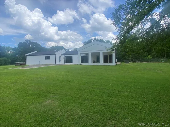 383 Peters Dr, Ozark, AL 36360