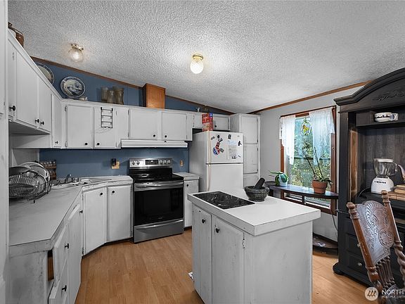 2nd image of 310 E Olde Lyme Road