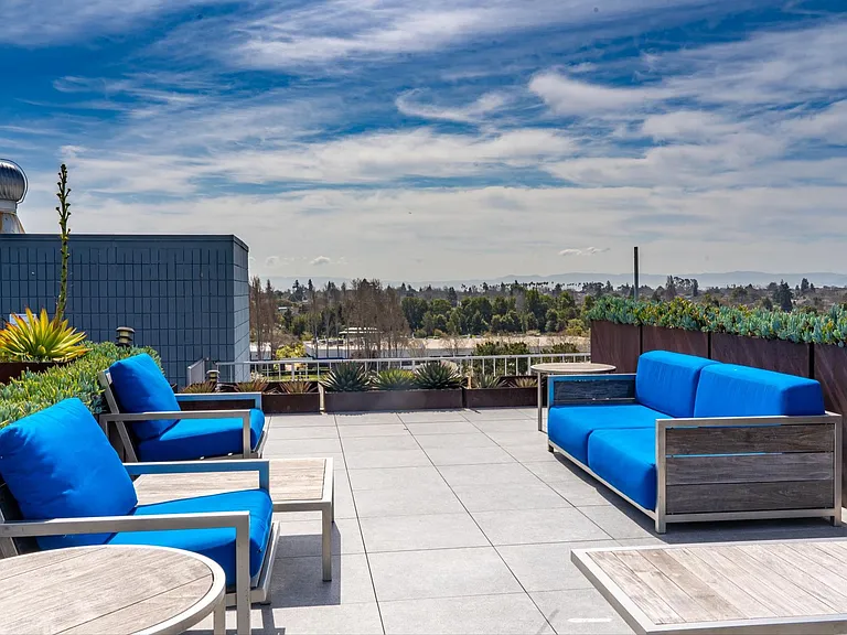 Panomar Luxury Apartments — Photo 24