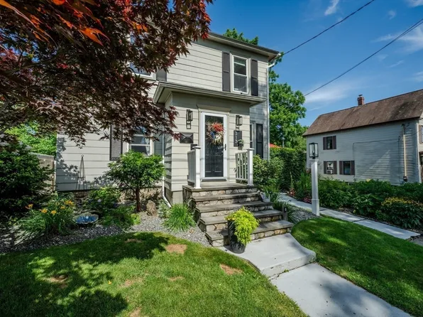 313 Humphrey St, Lowell, MA 01850
