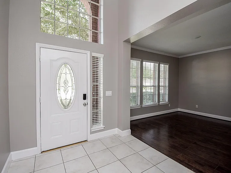 6318 Faulkner Ridge Dr — Photo 2