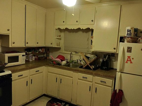 2nd image of 359 Windermere Blvd Floor 1