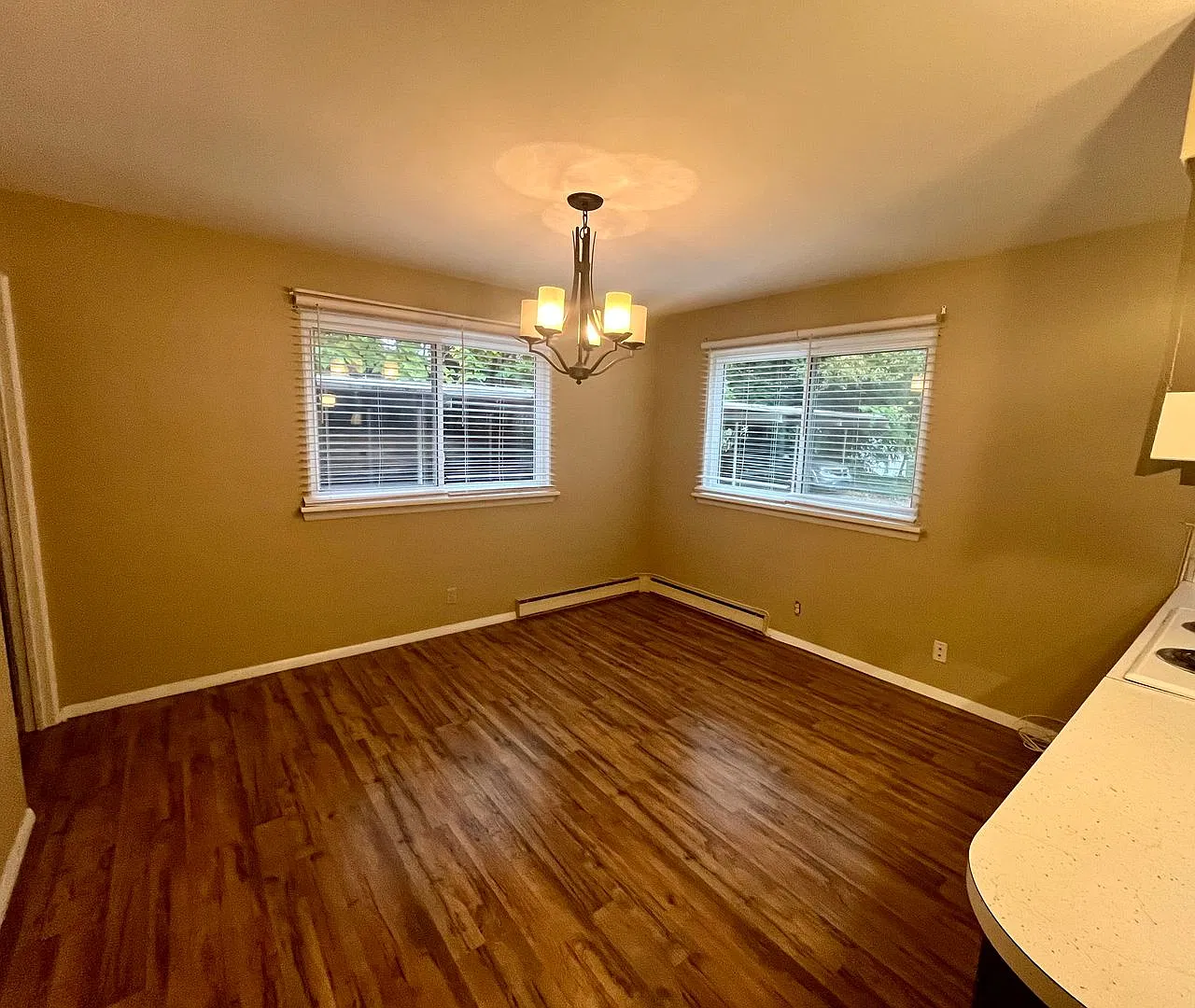 1330 Langdon — Photo 4