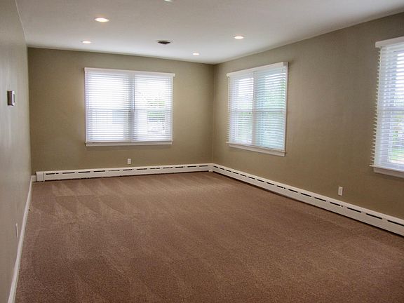 2nd floor living room/dining room combo