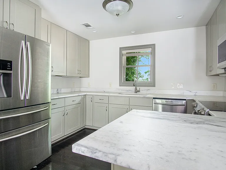 Ivory House — Photo 1