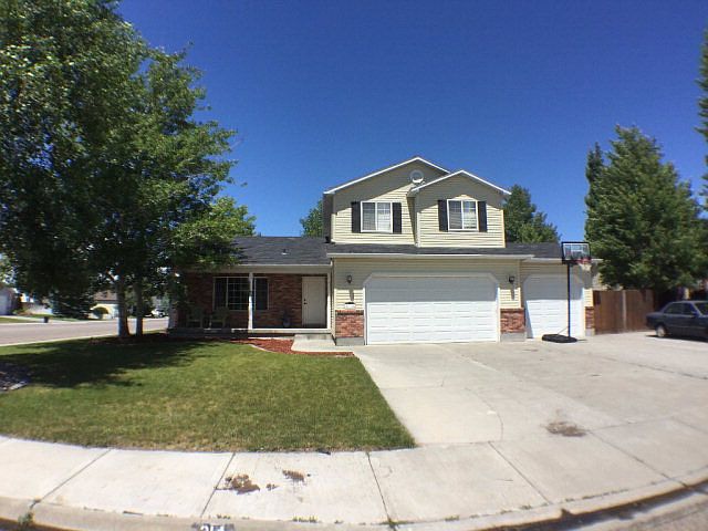 1st image of 214 Richmond Ln