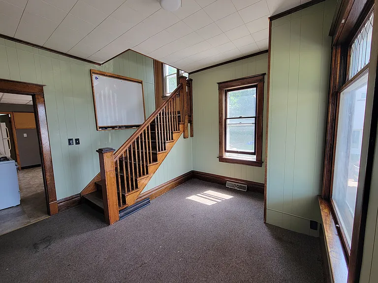 305 Washington St — Photo 2