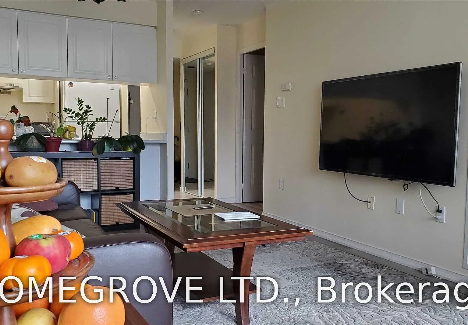 887 Bay St — Photo 3