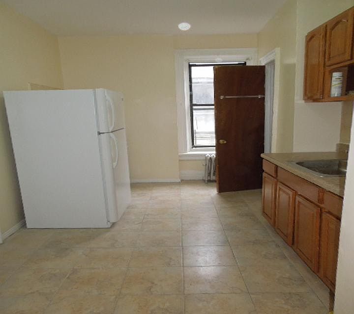 1st image of 378 Montgomery St APT 3
