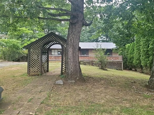 2157 McGhee St, Bedford, VA 24523