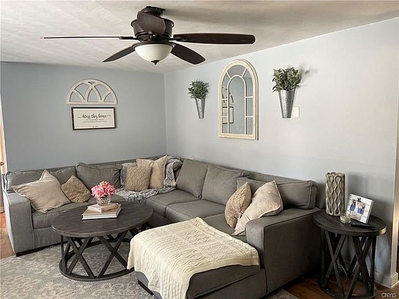 3rd image of 105 Manor Dr