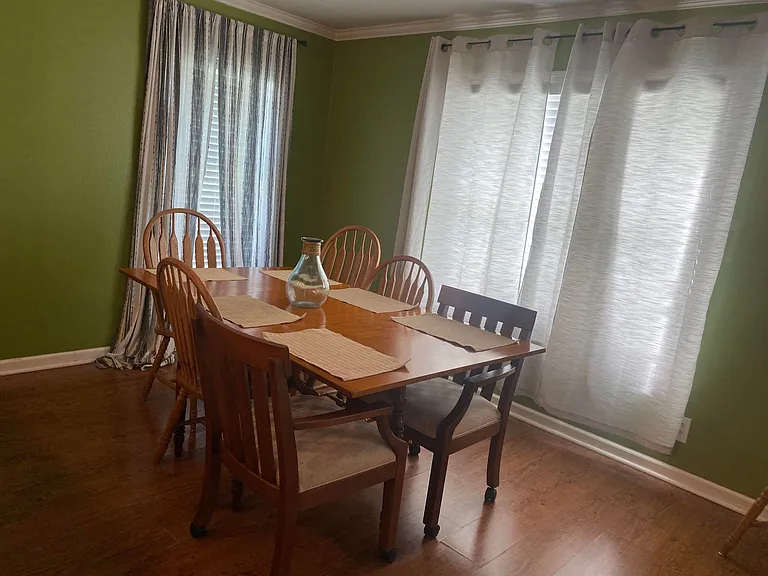 160 E Darby St — Photo 13