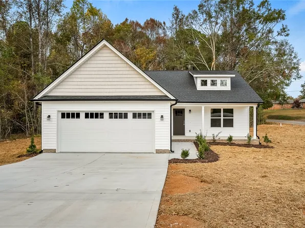 401 Pine Forest Dr, Belton, SC 29627