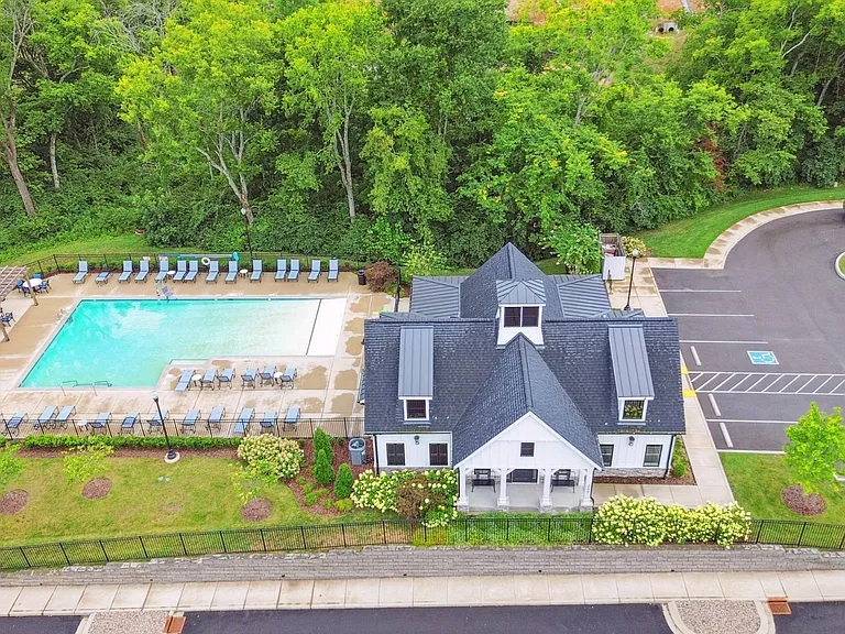 428 Triple Crown Cir — Photo 32