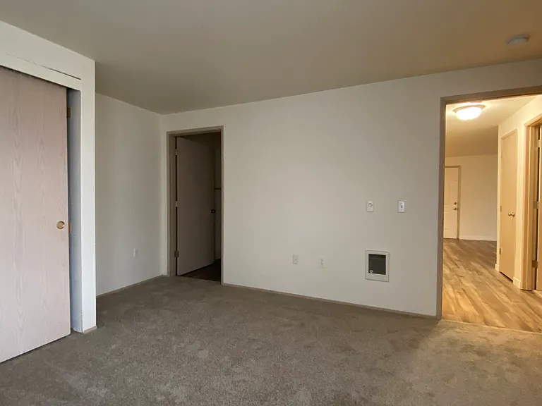 Chehalem Creek Apartments — Photo 20