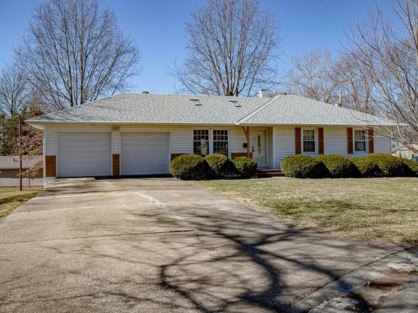 720 SW Williams St, Lees Summit, MO 64081