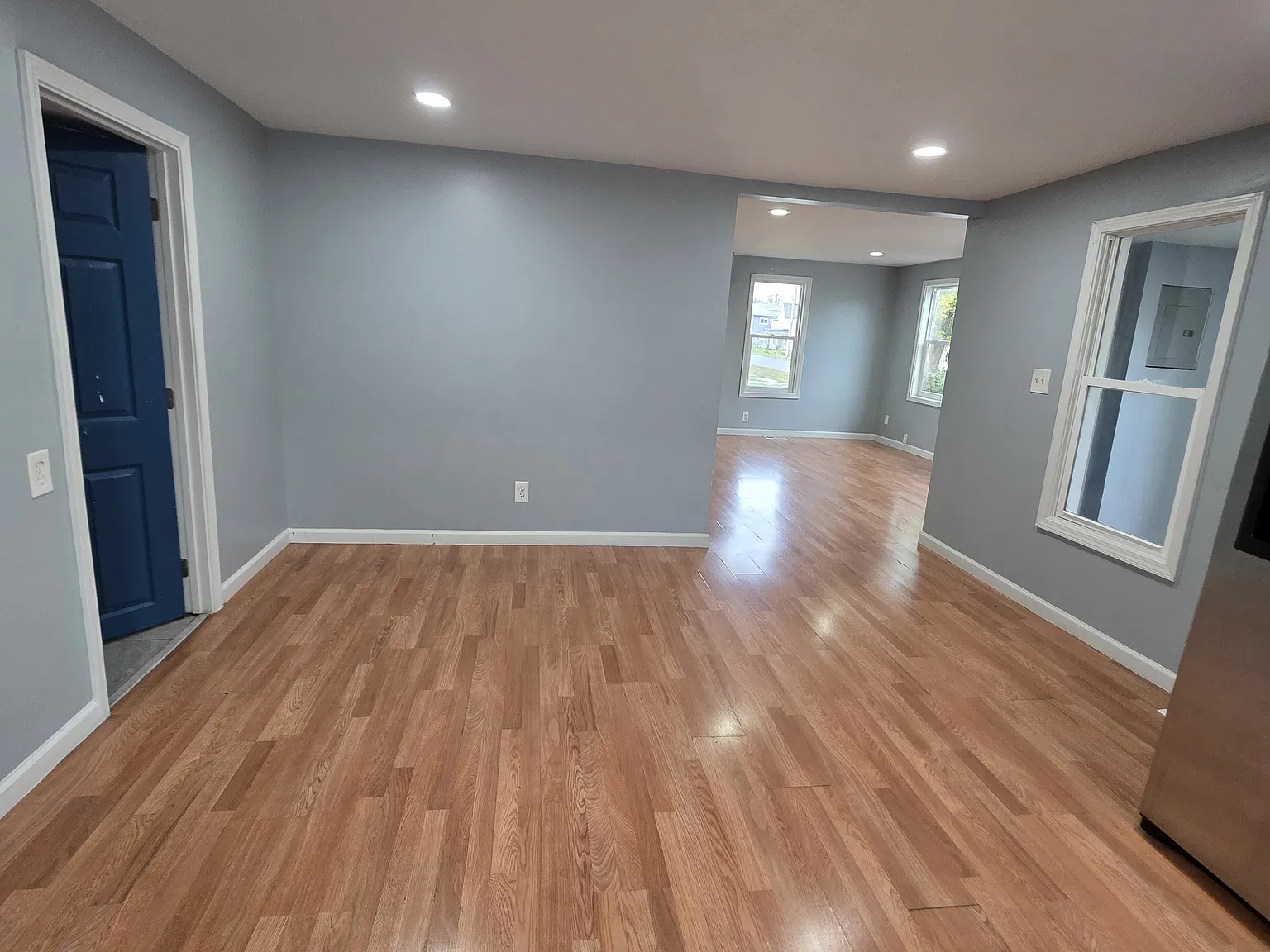 3 bed, 1048 sqft, $1,300 — Photo 2