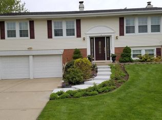 1110 Glen Ln, Hoffman Estates, IL 60169