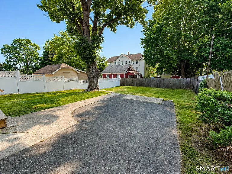 132 Clinton St — Photo 17