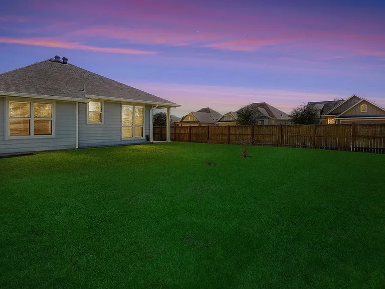 305 Brocks Ct — Photo 2