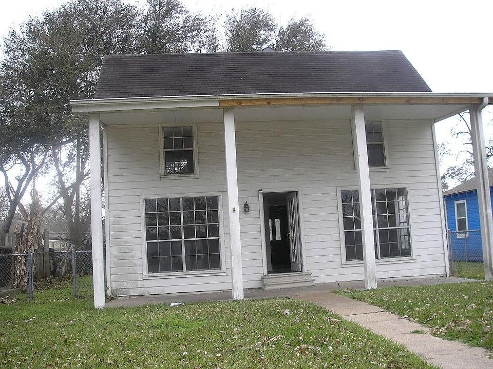 1st image of 809 8th Ave N