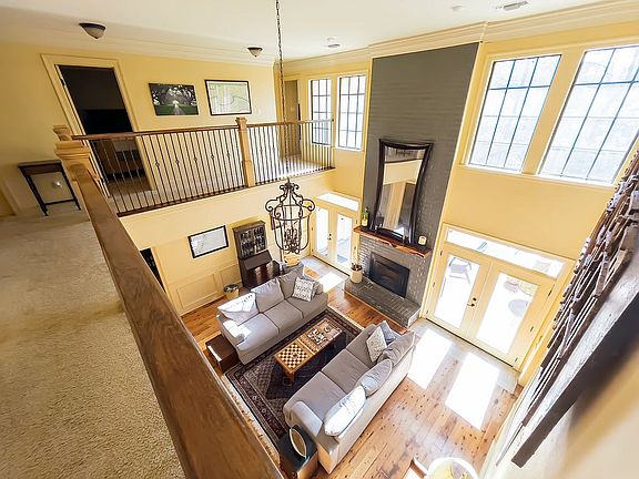5th image of 264 Evangeline Dr