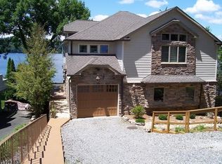 8 E Shore Trl, Sparta, NJ 07871