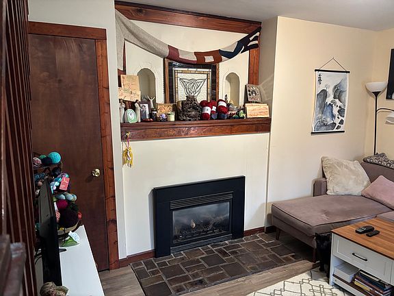 3rd image of 1400 Traver St #1
