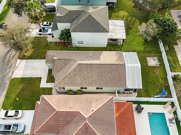 3rd image of 1227 SW 46th Ter