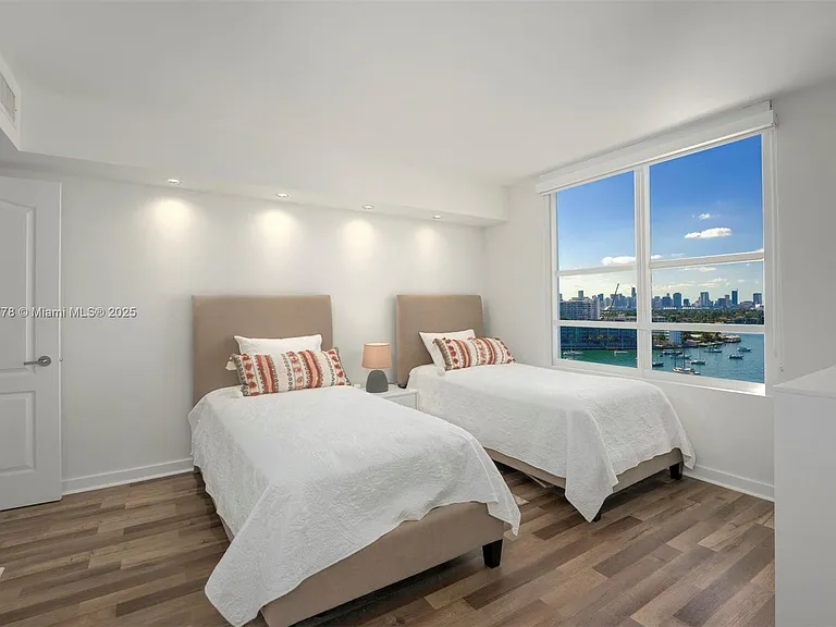 1800 Sunset Harbour Dr #1208 — Photo 18