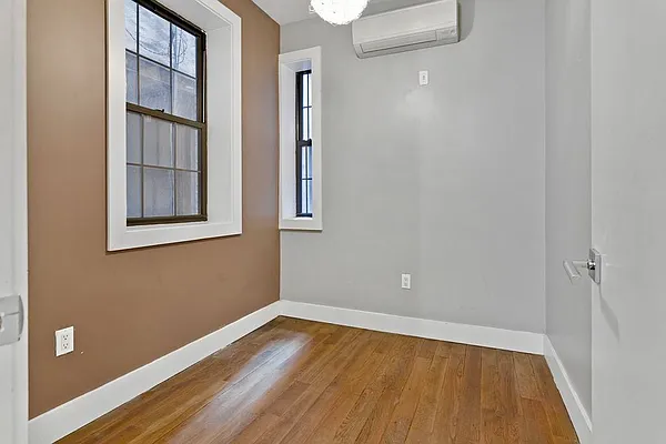 Rented by Safdie Realty Group | media 19