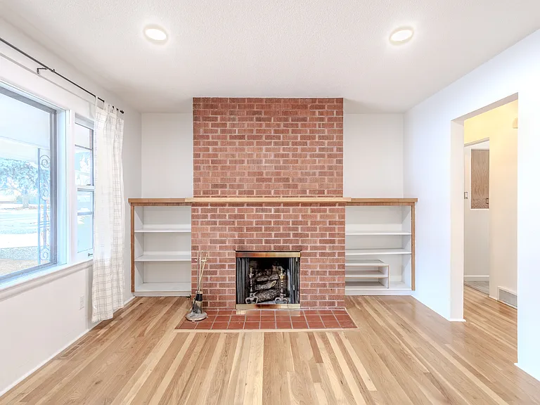 1124 E San Miguel St — Photo 7