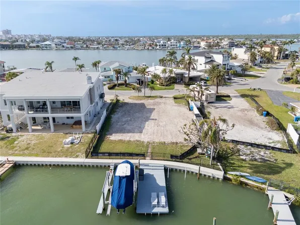 211 Bath Club Blvd N, North Redington Beach, FL 33708