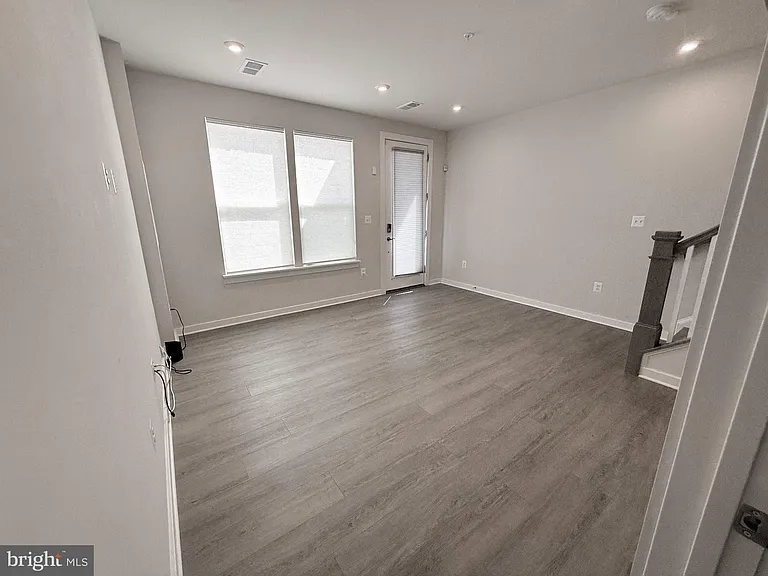 2505 Nicholson St — Photo 4
