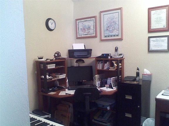 4th image of 613 N Merrimac St